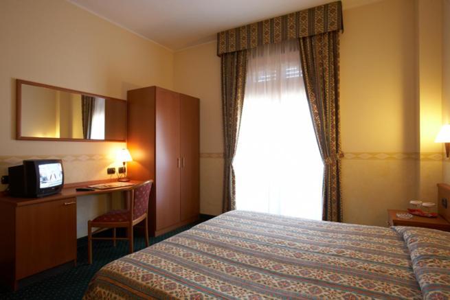 Dropiluc Hotell Druento Exteriör bild