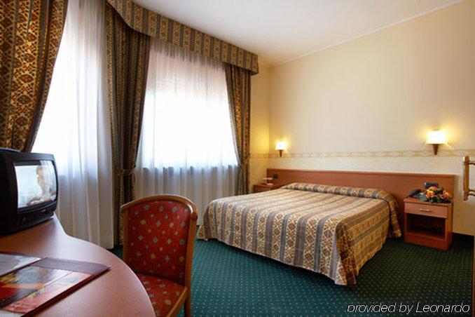 Dropiluc Hotell Druento Rum bild