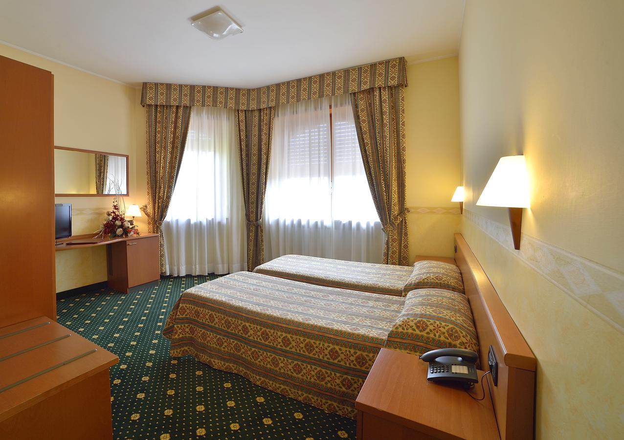 Dropiluc Hotell Druento Exteriör bild